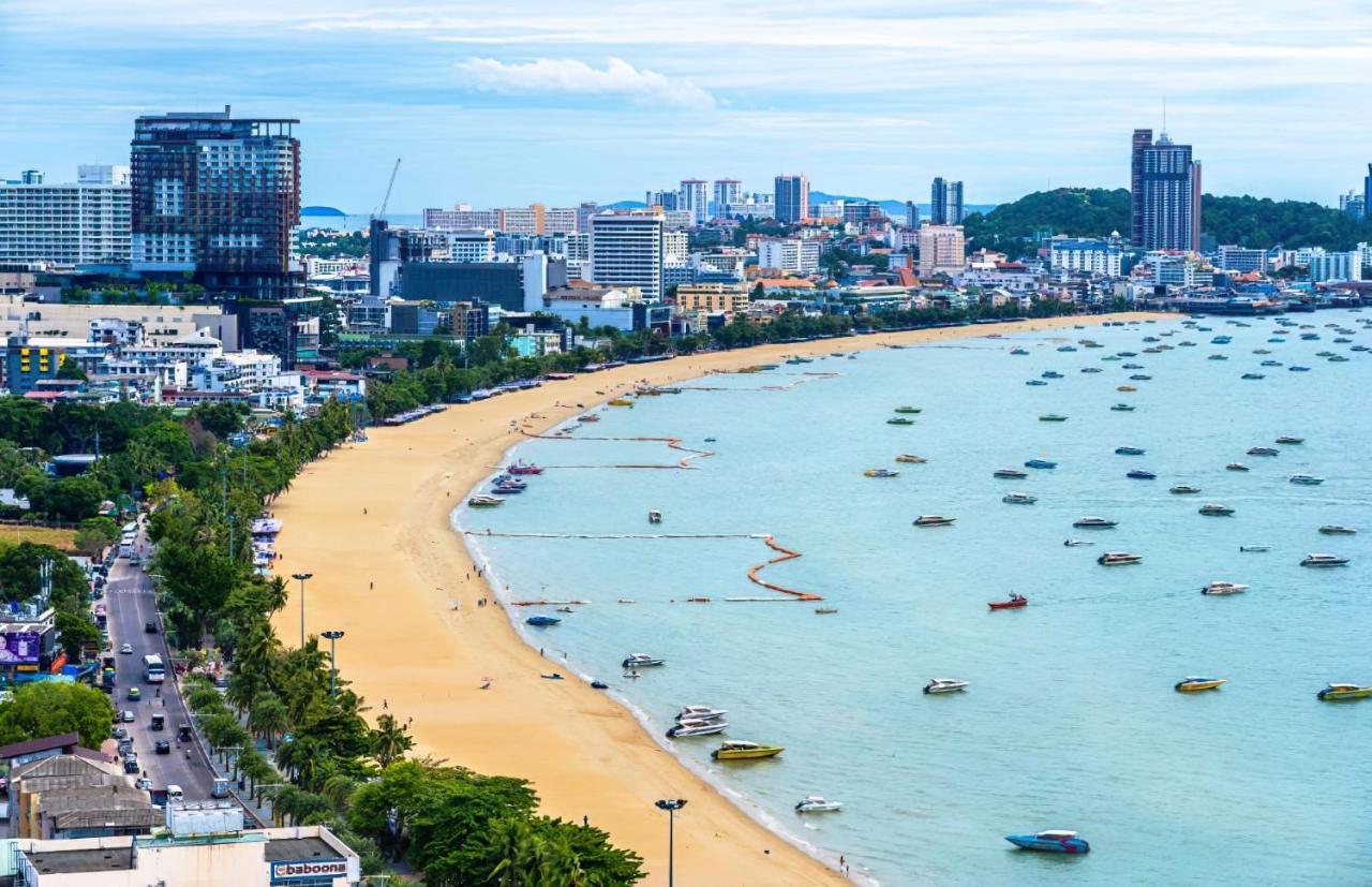 2 Bed Room, Large Living Room @ Central Pattaya Luaran gambar