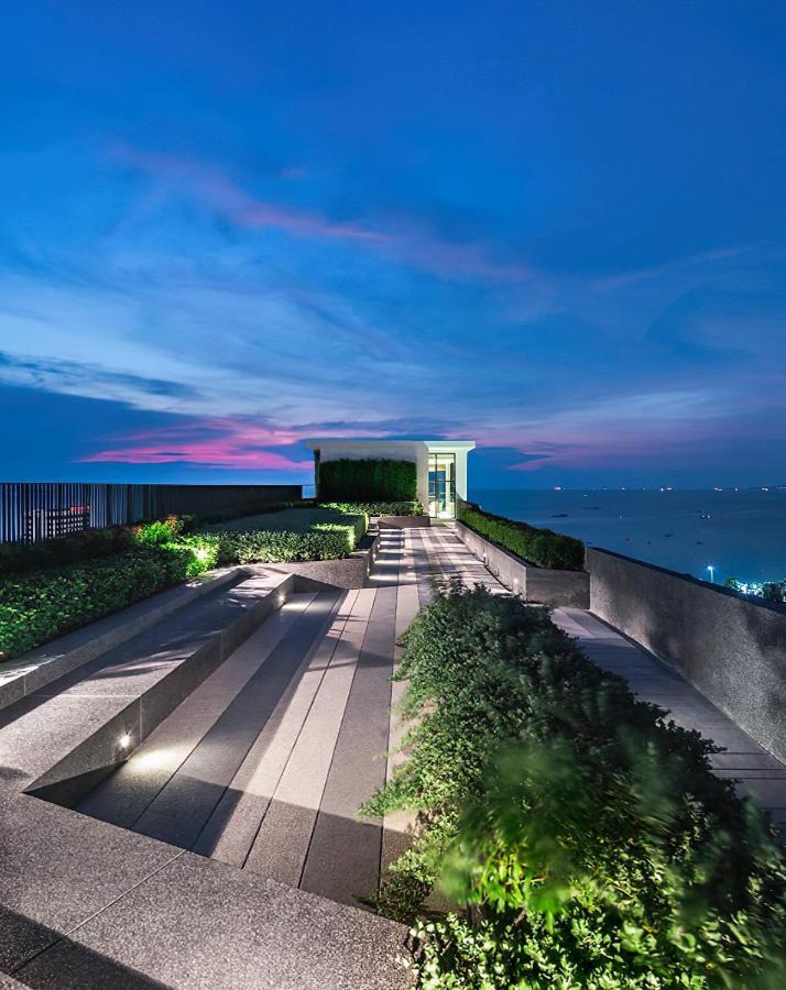 2 Bed Room, Large Living Room @ Central Pattaya Luaran gambar