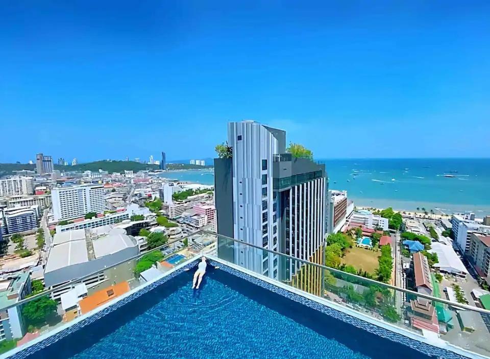 2 Bed Room, Large Living Room @ Central Pattaya Luaran gambar