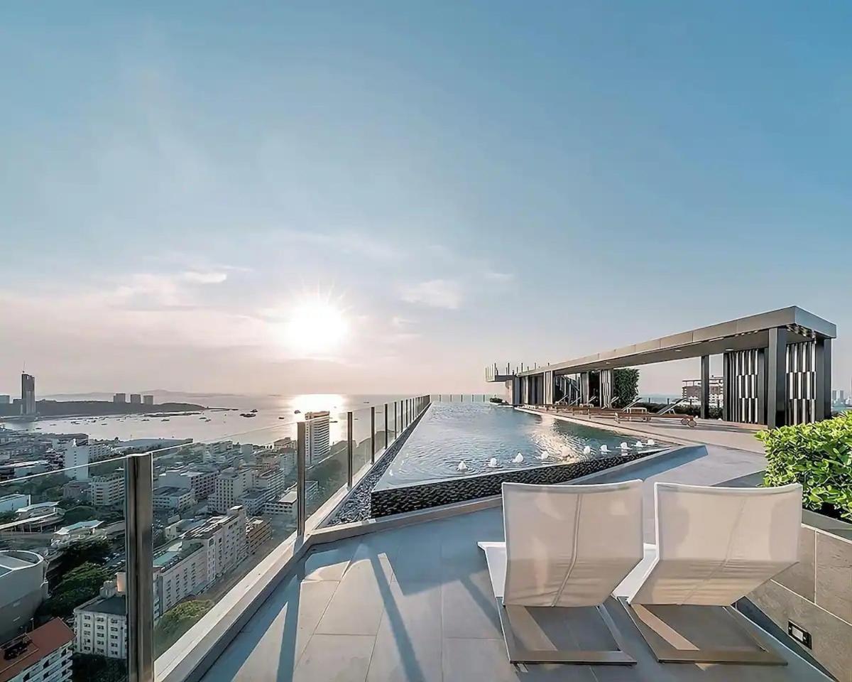 2 Bed Room, Large Living Room @ Central Pattaya Luaran gambar