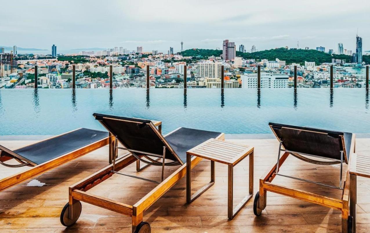2 Bed Room, Large Living Room @ Central Pattaya Luaran gambar