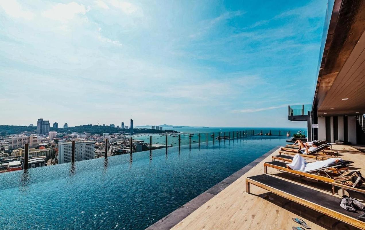 2 Bed Room, Large Living Room @ Central Pattaya Luaran gambar