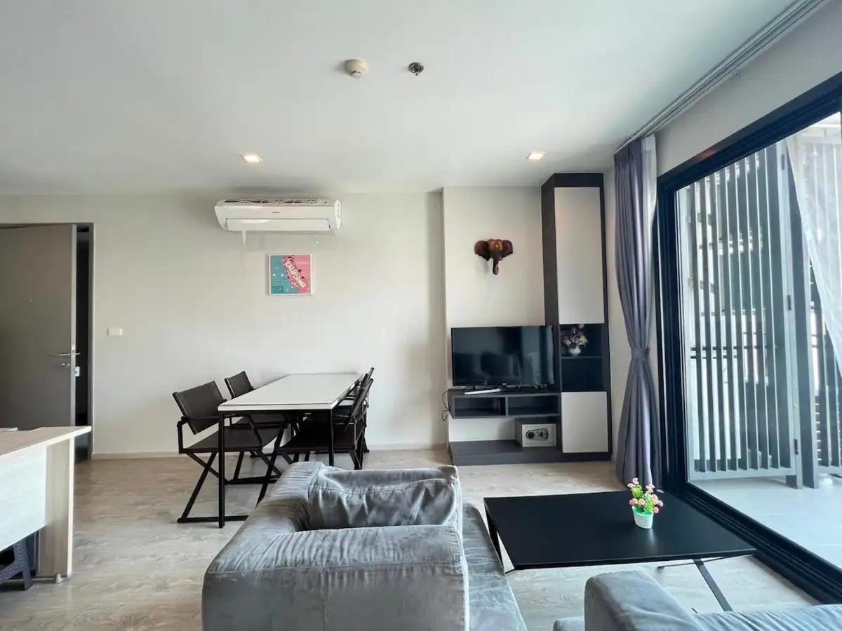 2 Bed Room, Large Living Room @ Central Pattaya Luaran gambar