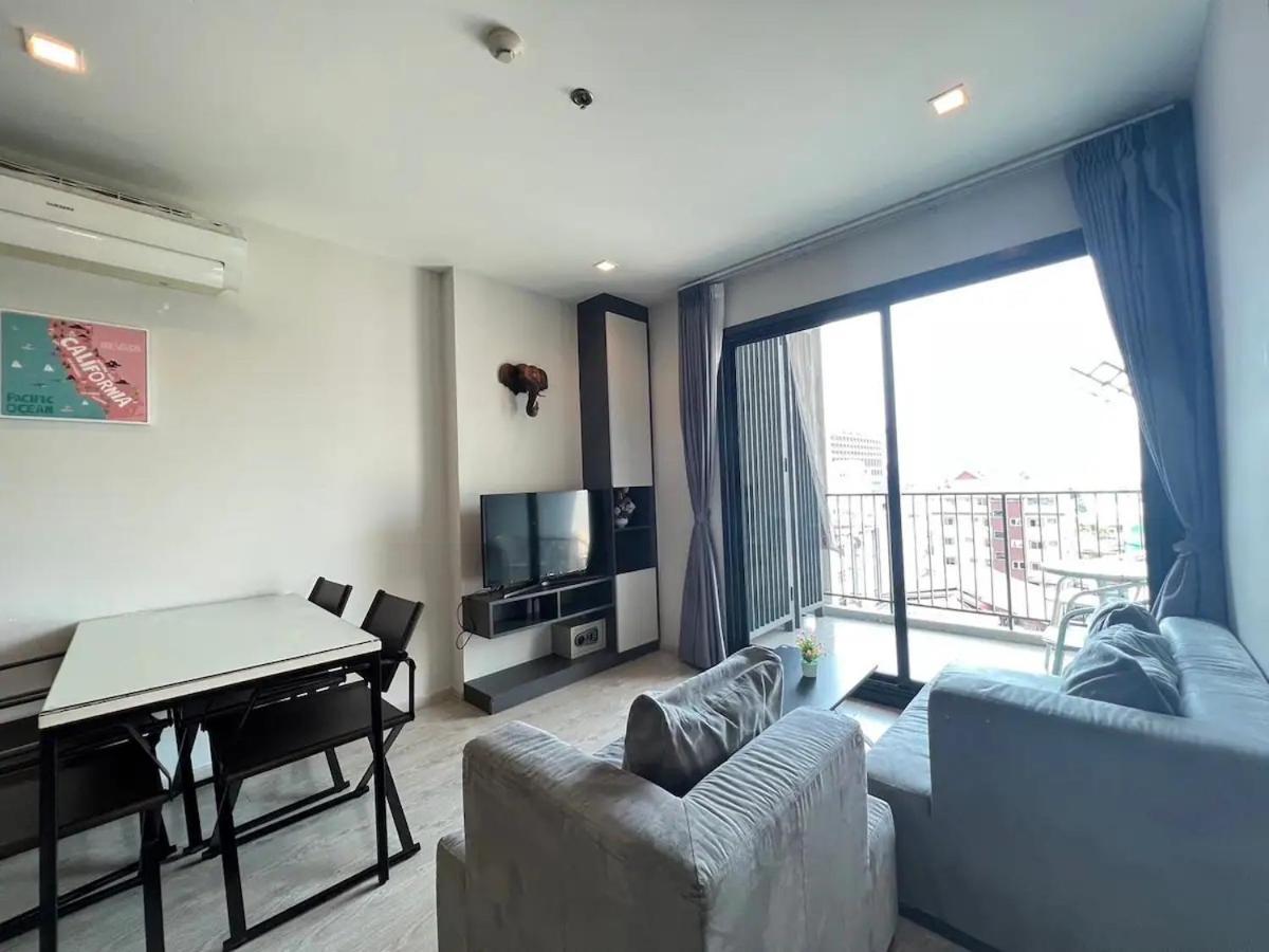 2 Bed Room, Large Living Room @ Central Pattaya Luaran gambar